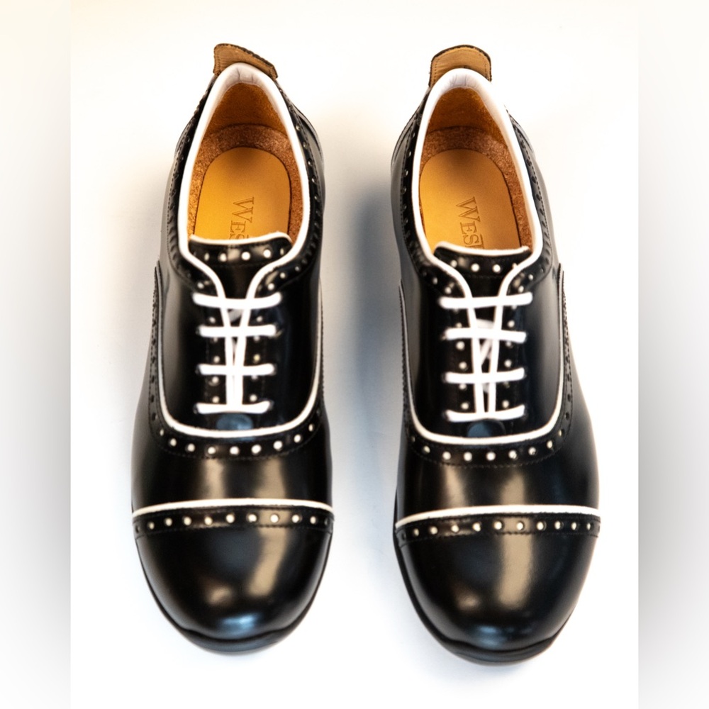 NEW! WesTees walking or golf shoes.